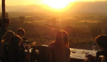 Tasting win and see the breathtaking sunset in Red Mountain Vineyard