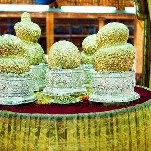 Buddha statue in Phaung Daw Oo paogoda