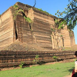 Burma Honeymoon tour to the Mingun Paya