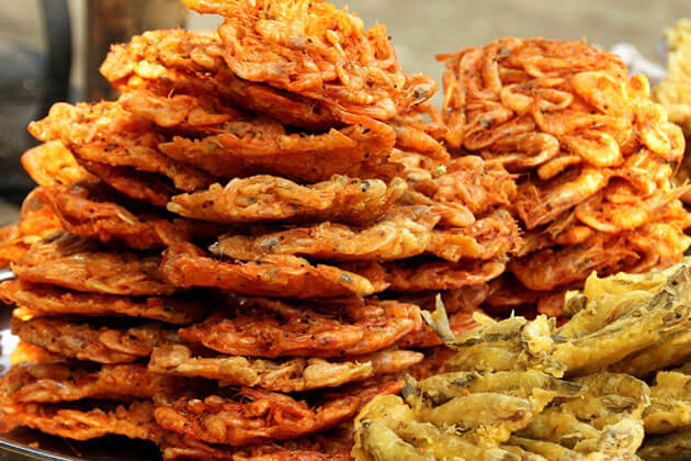 Burmese food deep fried street food-highlights of Myanmar food