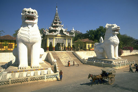 Portal to sacred hill of Mandalay, Myanmar.