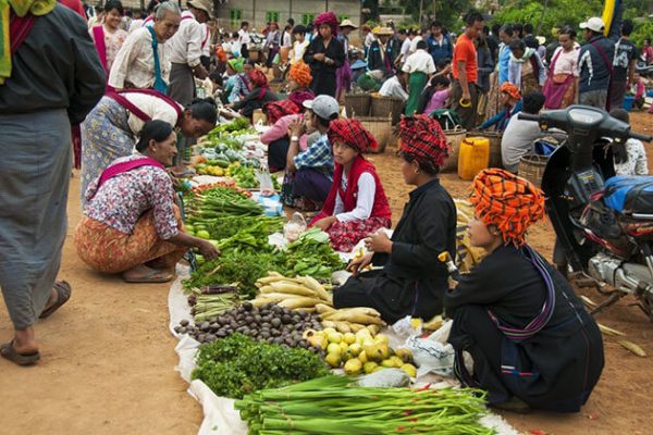 Inle Lake morning market