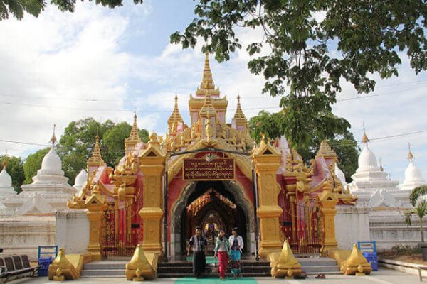 Kuthodaw pagoda-home to the world largest bookKuthodaw pagoda-home to the world largest book