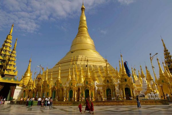 Shwedagon pagoda is one of the greatest landmark in Yangon to visit in Myanmar family tour 8 days