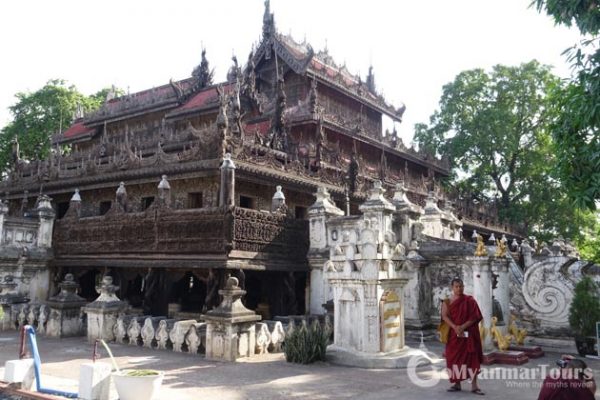 Shwenadaw Monastery in Mandalay