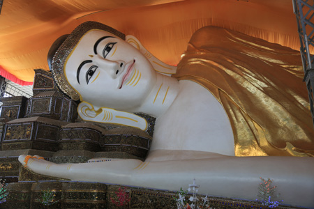 Shwethalyaung Buddha, bago, Myanmar