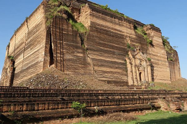 The massive unfinished Mingun pagoda