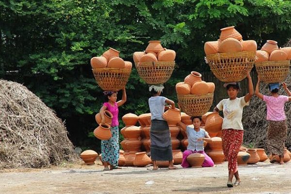 Visit Yandaboo pottery village in Burma honeymoon vacation