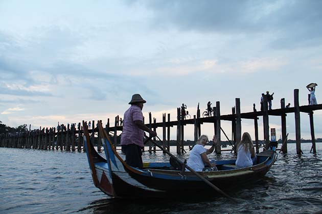 Watch sunset on the U Bein Bridge in Mandalay tour