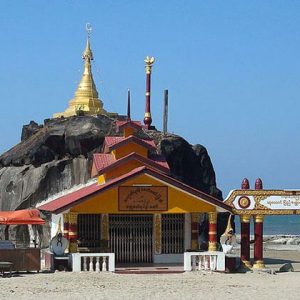 chaung tha beach pagoda