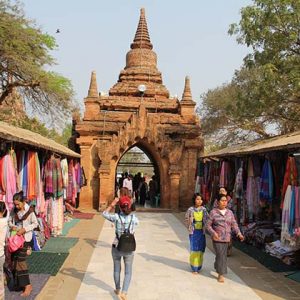 family trip to the Htilominlo temple in Bagan