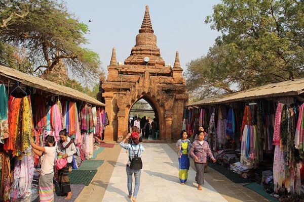 family trip to the Htilominlo temple in Bagan