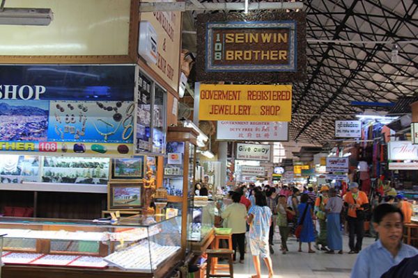 fullfil 6 days in Myanmar with a visit to the Boyoke Aungsan market