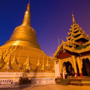 shwemawdaw pagoda in sunse