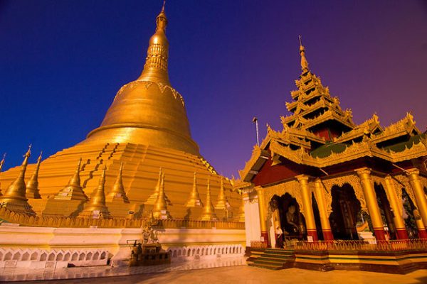 shwemawdaw pagoda in sunse