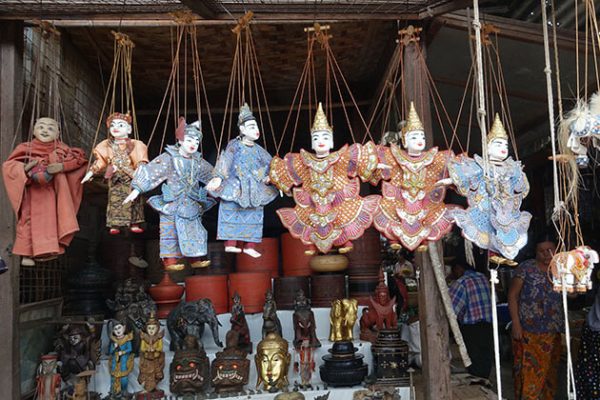 souvenir stall in nyaung u market