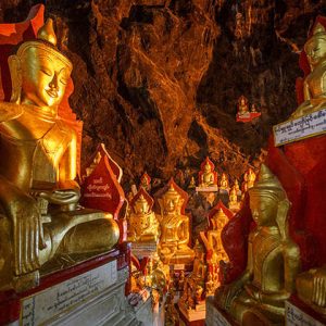 the golden Buddha images in Pindaya limestone cave