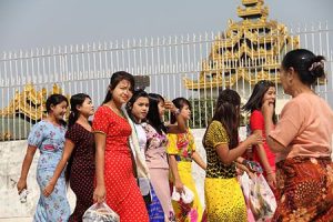 what to do and dont at public places in myanmar