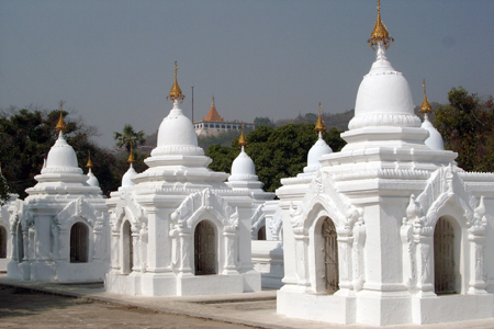 729 stupas are considers as the world's largest book at the Kuthodaw Pagoda