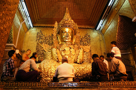 Pilgrims praying in Mahamuni Pagoda Festival.