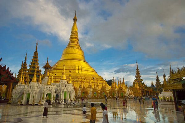 the peaceful scenery of shwedagon pagoda in sunset time