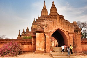 The entrance of Sulamuni Temple