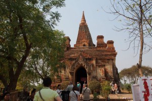 Visitors at Wetkyi In Gubyauk Gyi Temple