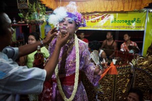 At Zeedaw Nat Festival, A Nat medium with 2 cigarettes