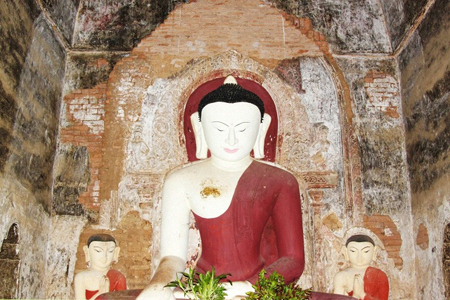 Buddha images inside Abeyadana Temple