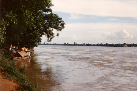 Cross the Chindwin river at Monywa and, taking Yinmabin road for 22 kilometres through paddy fields to reach Zeedaw