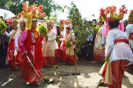 Taungbyone Nat Festival