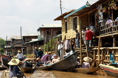 Inle Lake Shopping