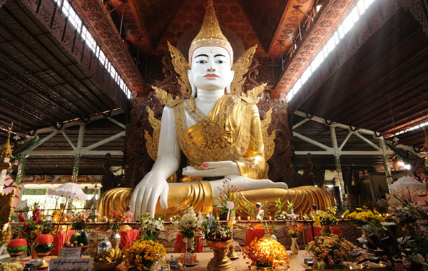 Sitting Buddha image in Ngar Htat Gyi Pagoda near Chauk Htat Gyi Pagoda
