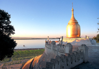 Bupaya Pagoda and Irrawaddy in the back