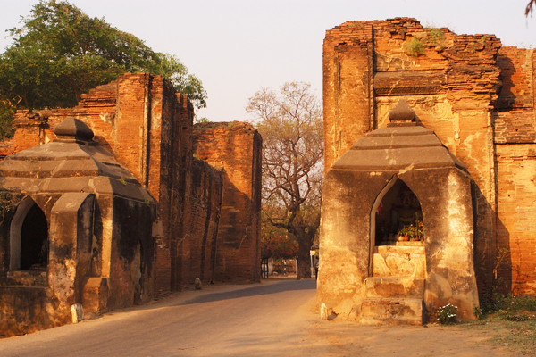 Tharabar Gate