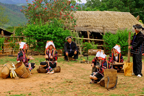 Myanmar trekking to the Ethnic Hill Tribes 
