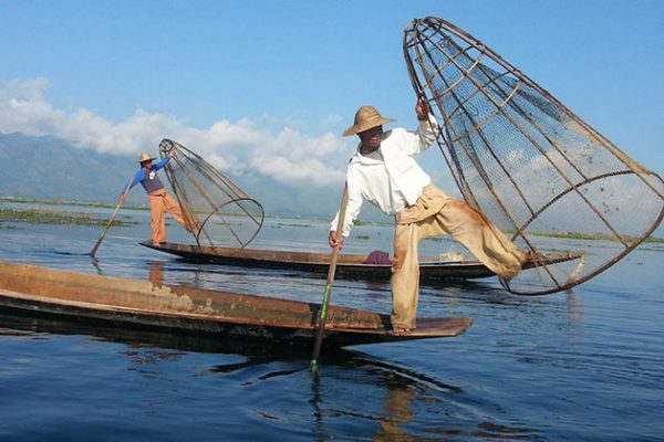 the intha fishermen in inle lake - iconic image to see in myanmar tour