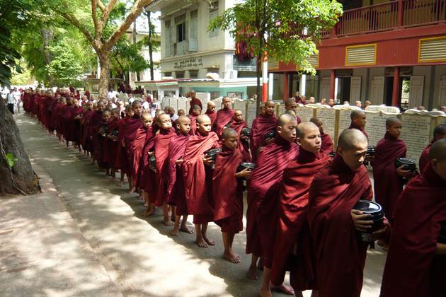 Morning Ceremony in Mahagandayon Monastery