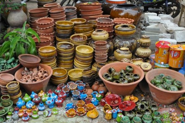 Ceramic products for sale in Nyaung U market