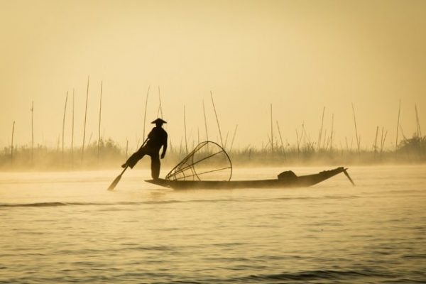 Leg-rowing fisherman in Inle Lake