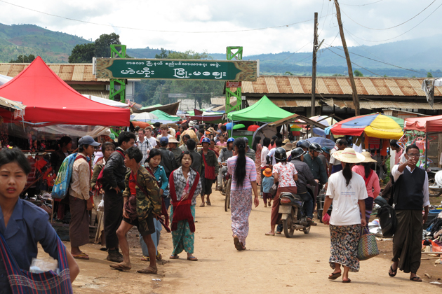 Local market at Taung Yoe Tribal Village