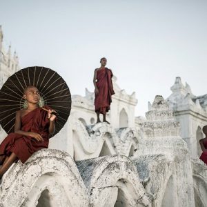 Monks in Hsinbyume Pagoda