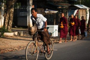 Myanmar - The Land of Longyi Rhythm in a Hurry