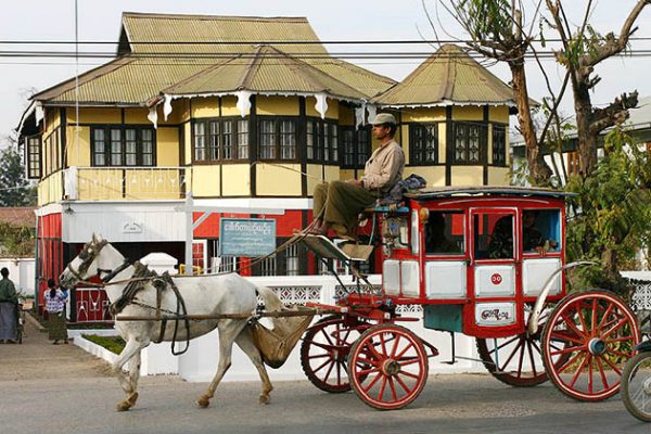 Pyin Oo Lwin horse cart