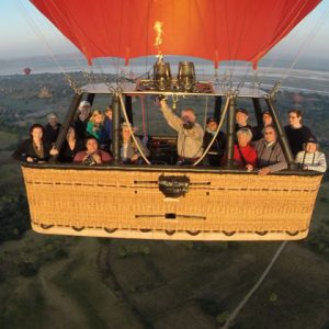 balloon over bagan