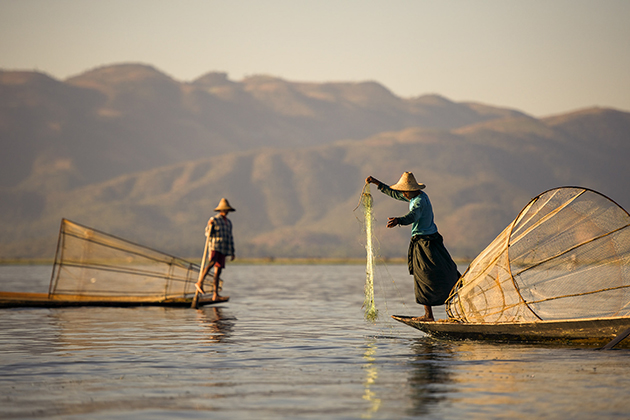 Myanmar leg rowing Inle