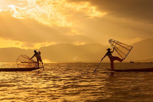 myanmar itinerary 7 days with a visit to Inle Lake to behold the sunset and fisherman