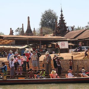 A boat trip to Indein village