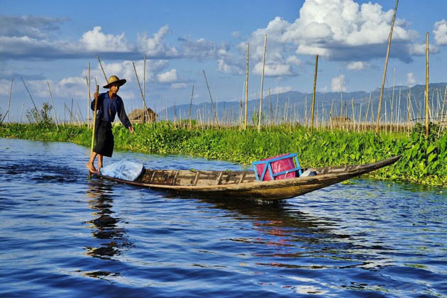 Floating garden and the inhabitant on Inle Lake-Myanmar itineraries 2 weeks