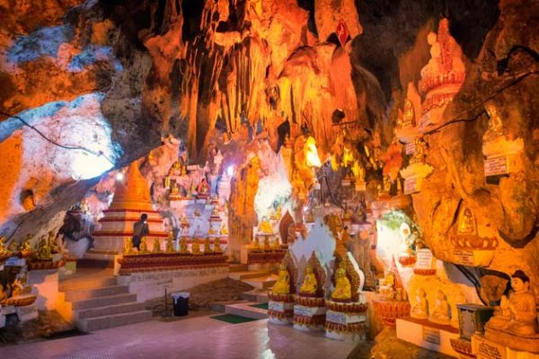 Golden Buddha images in Shwe U Min Pagoda